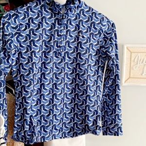 10/12 vineyard vines pull over